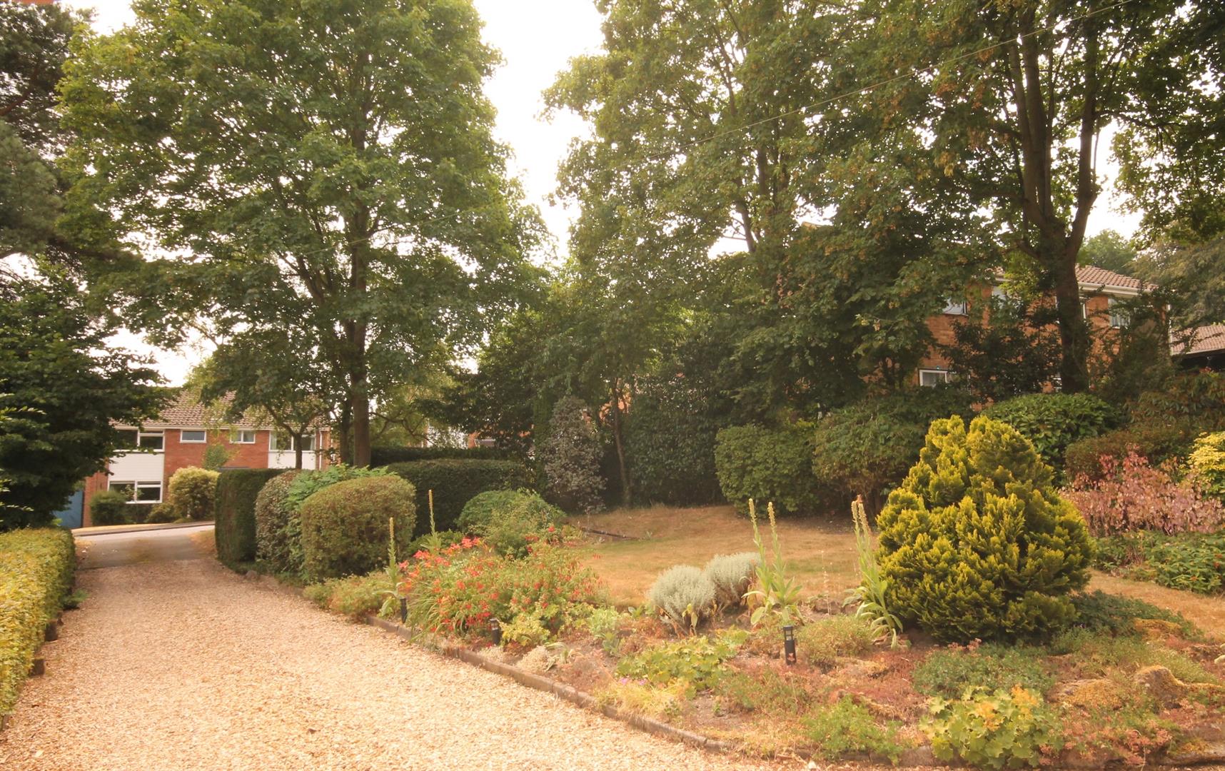 GARDEN TO FRONT